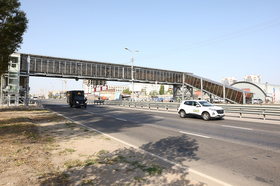 В Волгограде открыт первый модульный надземный пешеходный переход